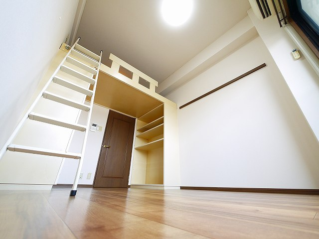 シティパレスやすらぎの道Ｐ３の居間・リビング|明るい洋室です。