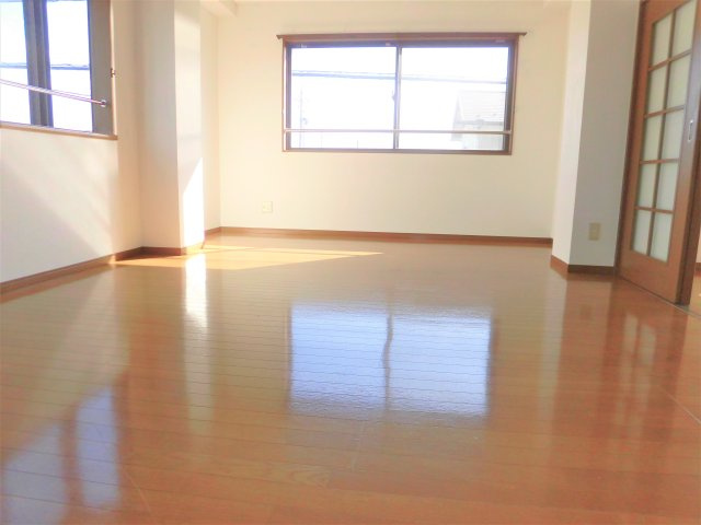 メゾン国島の洋室