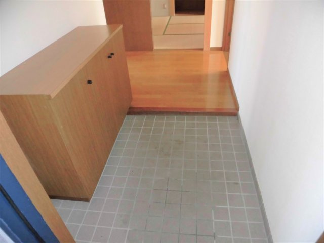 メゾン国島の玄関