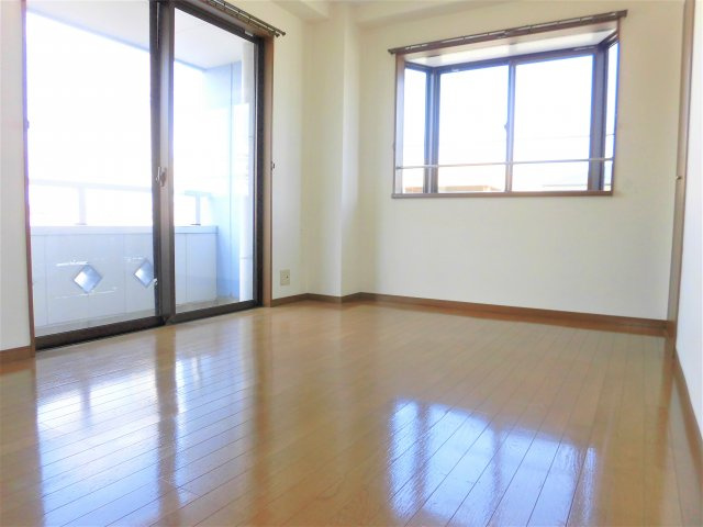 メゾン国島の洋室