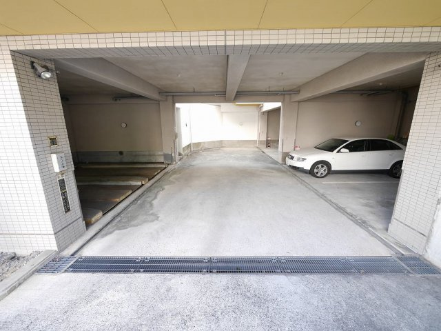 プラザ森北の駐車場