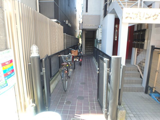 第一小金井マンションのエントランス
