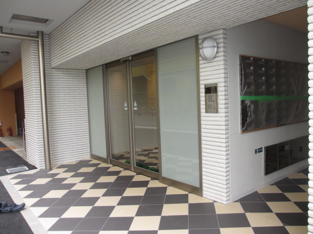 M’プラザ小阪駅前のエントランス
