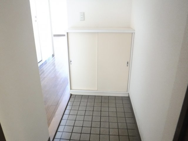 マンション峰岸の玄関
