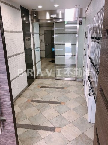 ダイドーメゾン大阪谷町　BRAVI不動産のエントランス|【ダイソーメゾン大阪谷町】ゆとりのあるエントランスです