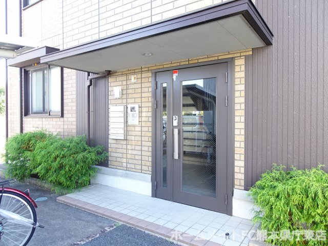 熊本市南区御幸笛田２丁目のアパートのエントランス