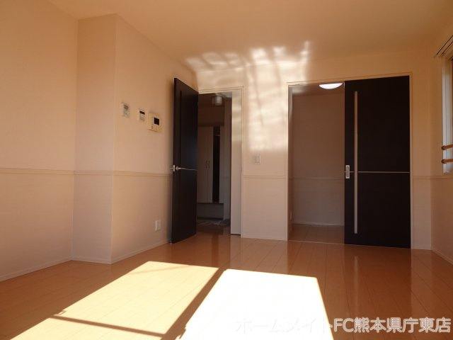 熊本市南区御幸笛田２丁目のアパートの居間・リビング