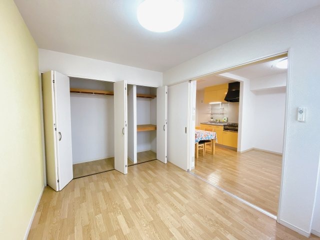 サウスアベニュ平井の洋室