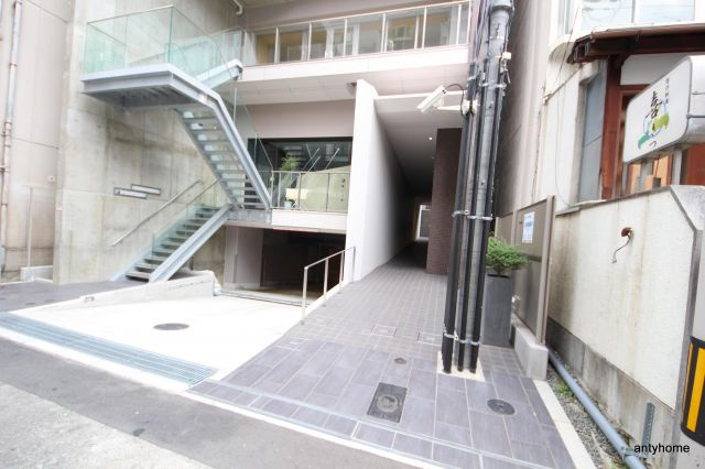 エスキュート西天満　仲介手数料無料のエントランス