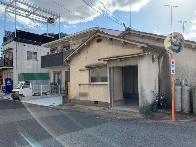 久々知1丁目貸倉庫兼事務所の外観