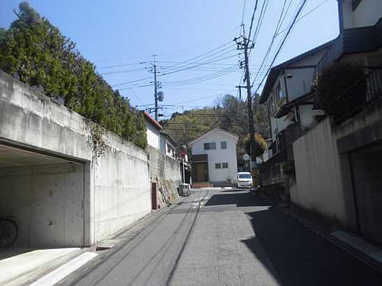 【前面道路含む現地写真】