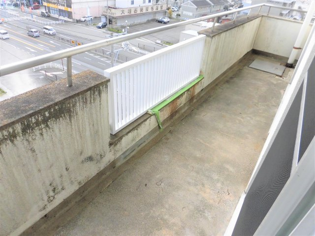 森産ビルのバルコニー