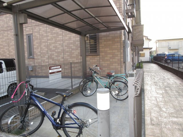 ソレイユ新吉田東の駐車場