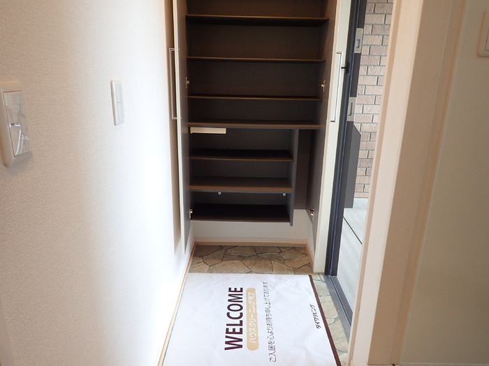 ソレイユ新吉田東の玄関