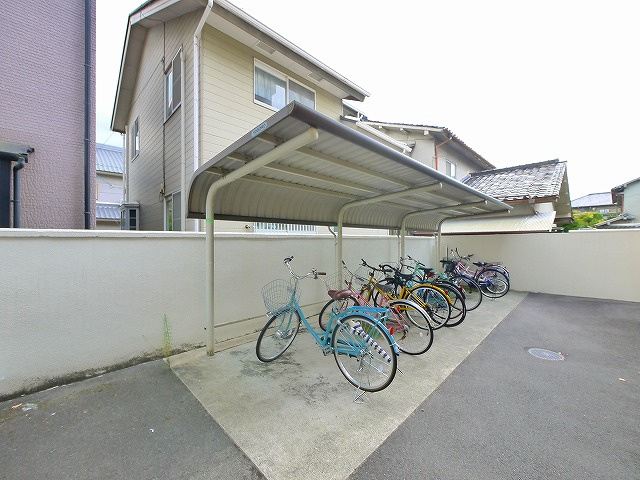 プラボー・パーヒのその他共用部分|自転車置き場が設置されてます