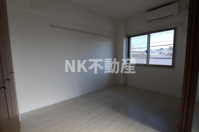 【寝室】 | シャンテ高井田（高井田賃貸） | 広くて明るい寝室