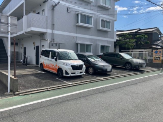 ピュア松本の駐車場