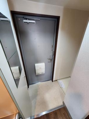 グランドパレス御池の玄関