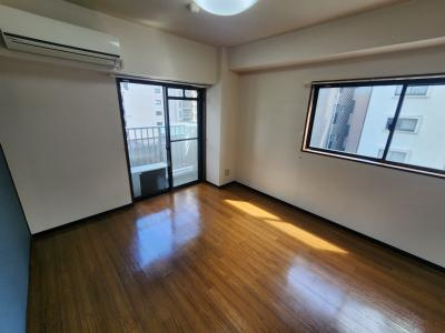 グランドパレス御池の洋室