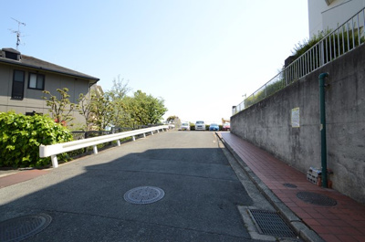 【周辺】 | 千里月見ヶ丘ハイツＥ棟 | 周辺は閑静な住宅街です。