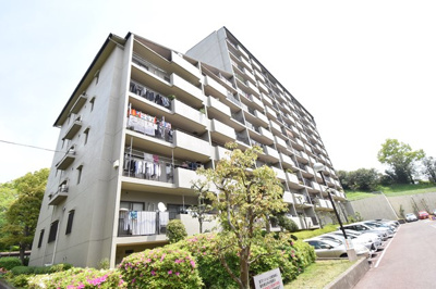 【外観】 | ハイクレスト千里B棟 | こちらの物件は、いつでも内覧が可能です。お客さまのご都合良い日程を、お気軽にお問合せくださいませ。