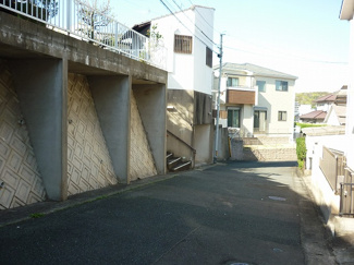 【前面道路含む現地写真】