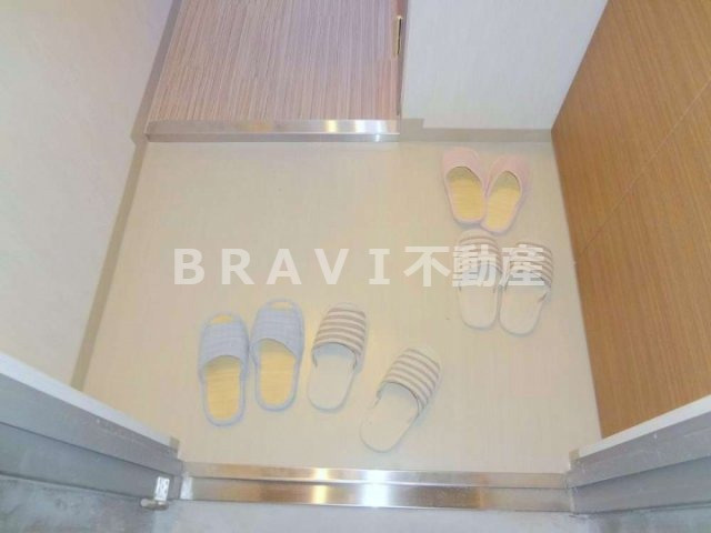 ハイムラポール松屋町　BRAVI不動産の玄関|【ハイムラポール松屋町】明るい玄関です