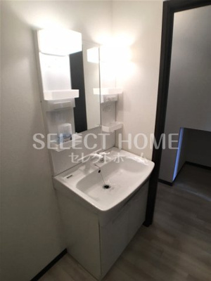 【独立洗面台】 | double eight maisonette | 朝の支度にも助かる、独立の洗髪洗面化粧台