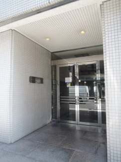 【エントランス】 | みなとみらい線「元町中華街」駅徒歩7分・JR京浜東北・根岸線「石川町」駅徒歩7分。
通勤時間の短縮でご家族と過ごす時間を増やす事が出来ます。