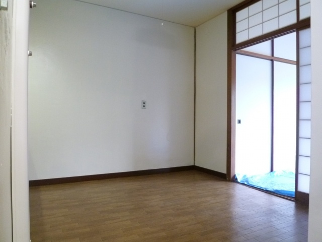 川原ビルの居間・リビング