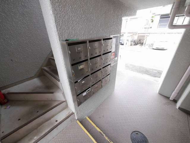 サニーライフ新多聞のエントランス
