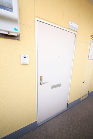 ハイツリバーサイドの玄関