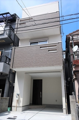 【外観】 | 豊中市曽根南町3丁目新築一戸建 | 【現地写真】 シンプルで落ち着きのある建物は住むかたの個性でオリジナルなものになっていきます♪