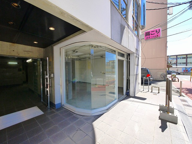 新大宮　公健ビルのエントランス