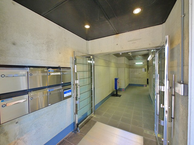 新大宮　公健ビルのエントランス