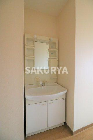 マートルテラスの独立洗面台|現況と異なる場合があります。