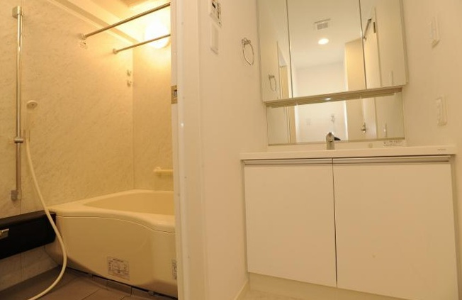 【洗面所】 | カスタリア茅場町（ニューシティレジデンス日本橋水天宮） | 同建物、別タイプの部屋の写真です