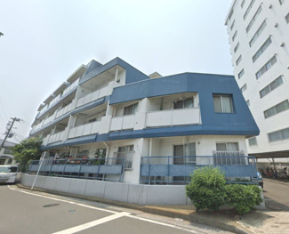 【外観】 | 階下の心配のない1階住居のため安心して暮らせます。
収納力のあるウォークインクローゼットや快適に暮らせるエアコン1台設置♪