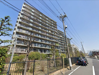 【外観】 | 多摩川ハウス | 足音等階下の心配のない1階住居には開放感のある専用庭付です。
家族と会話が弾む対面キッチン採用。