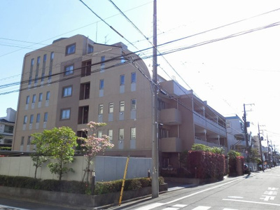 【外観】 | クレッセント池上Ⅱ | 収納力のあるウォークインクローゼット・パントリー設置。
家族と会話が弾む対面キッチン採用♪