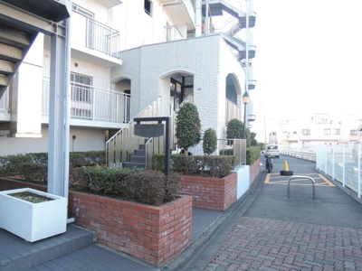 【エントランス】 | コスモ上大岡アークタワーズ2番館 | 横浜市営地下鉄ブルーライン・京急本線「上大岡」駅バス13分「芹が谷山谷」停歩2分。