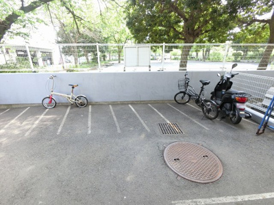 【その他共用部分】 | フェイム東神奈川 | 敷地内バイク置場