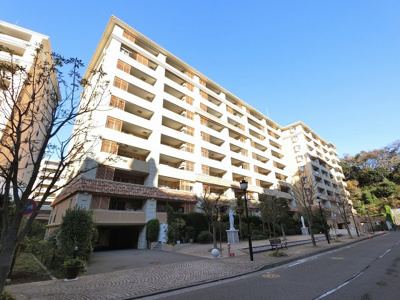 【外観】 | レイディアントシティ横濱カルティエ9 | 2階南向き、開放感のあるオープンエアスペースがございます。
収納力のあるウォークインクローゼット二箇所設置。