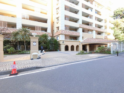 【エントランス】 | レイディアントシティ横濱カルティエ9 | 京急本線「金沢文庫」駅徒歩20分又はバス8分「カルティエ3前」停歩2分。