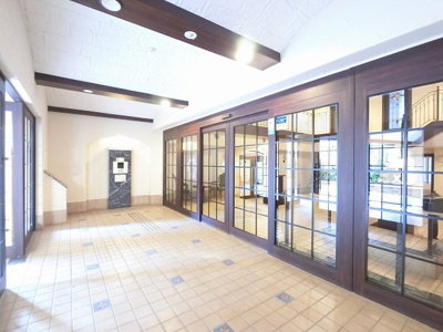 【その他共用部分】 | レイディアントシティ横濱カルティエ9 | 防犯面でも安心のオートロック付です。