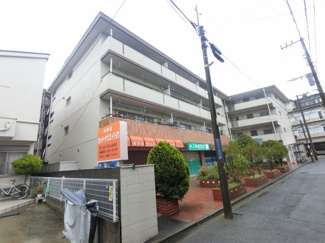 【外観】 | 3階・角部屋につき廊下側も人通りが少なくプライバシーを保てます。
LDKと一体感のある使いやすいシステムキッチン採用♪