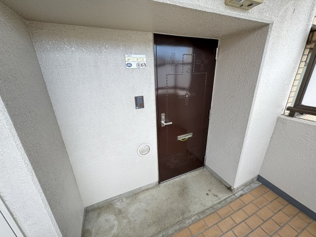 メゾンクレストの玄関