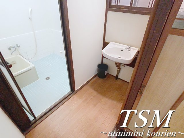 国松町平屋の洗面所|脱衣スペース