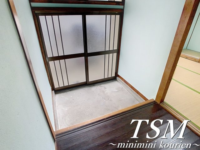 国松町平屋の玄関