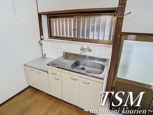 国松町平屋のキッチン